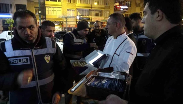 Burdur Valisi Türker Öksüz, yılbaşında görevli personeli ziyaret etti