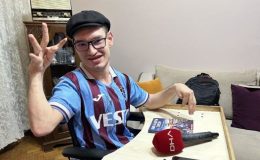Tekerlekli Sandalyeye Bağımlı Engelli Genç, Trabzonspor Sevgisini Kitaplaştırdı