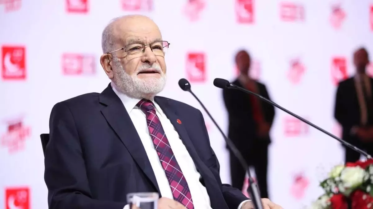 Karamollaoğlu veda konuşmasını Nesimi’nin “Kula minnet eylemem” dizeleriyle yaptı