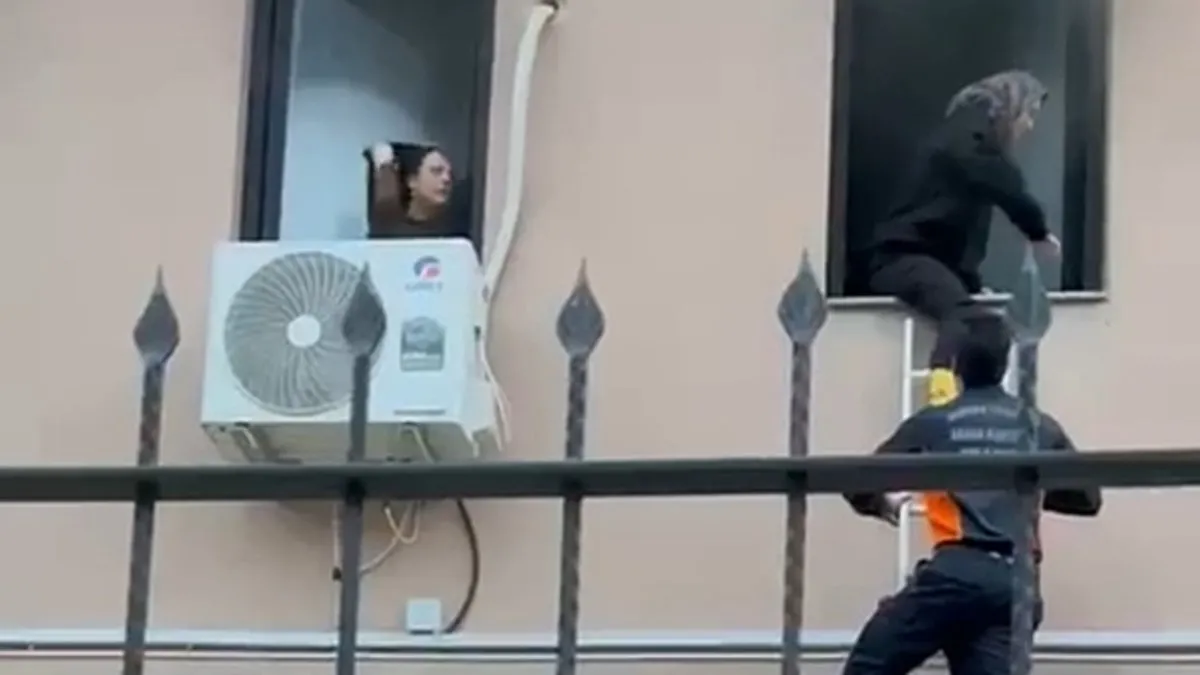 Gelinlik mağazasında yangın çıktı: Mahsur kalan 2 kişi kurtarıldı!